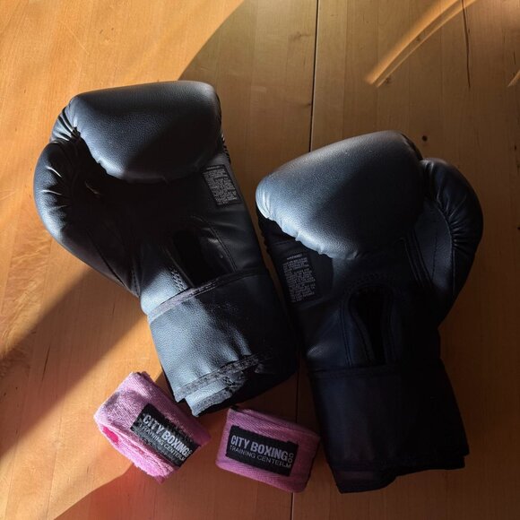 Boxing Gloves And Wrappers - Picture 2 of 2